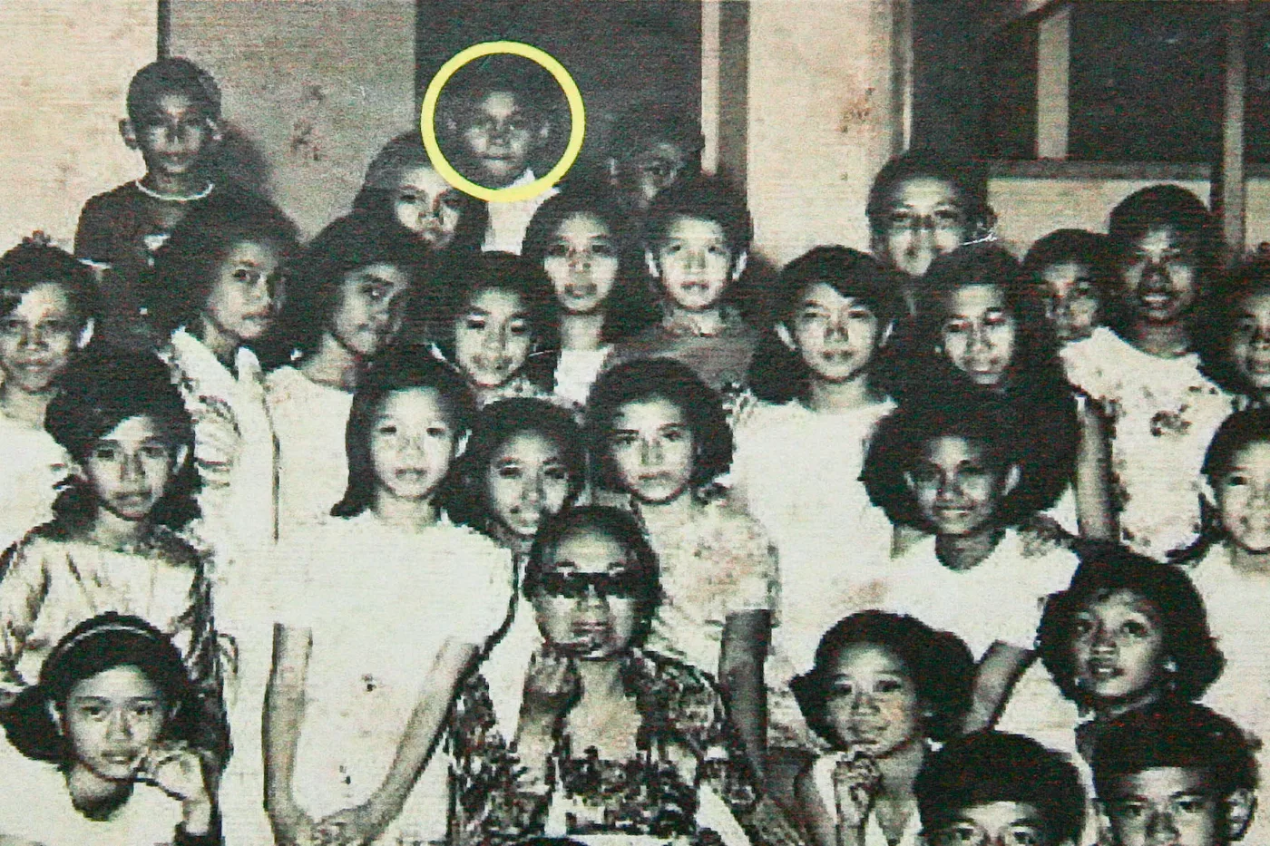 Obama's class at SDN Menteng 01 (Besuki). Barry is at the back.